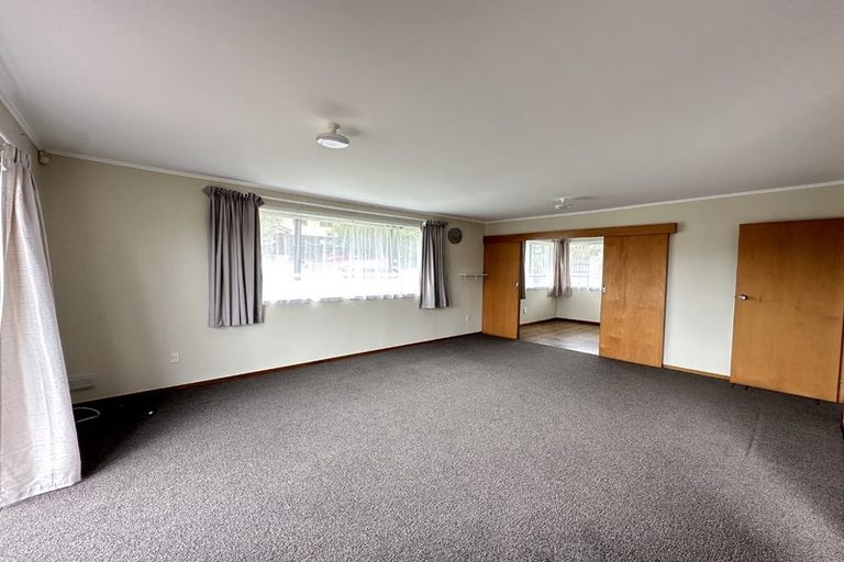 Photo of property in 42 Lewisham Street, Highland Park, Auckland, 2010