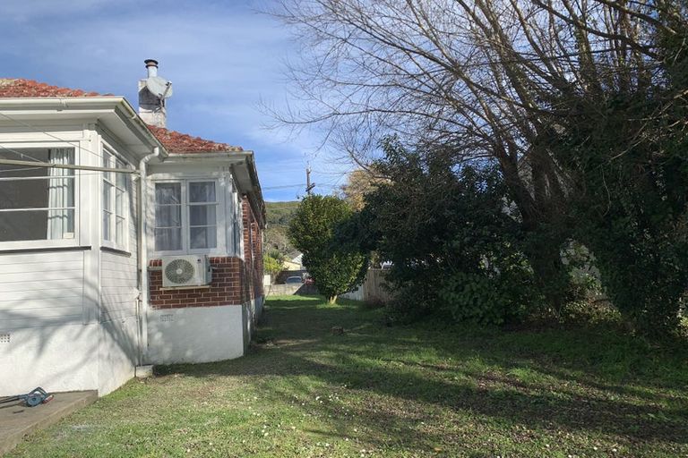 Photo of property in 7 Cleland Crescent, Naenae, Lower Hutt, 5011