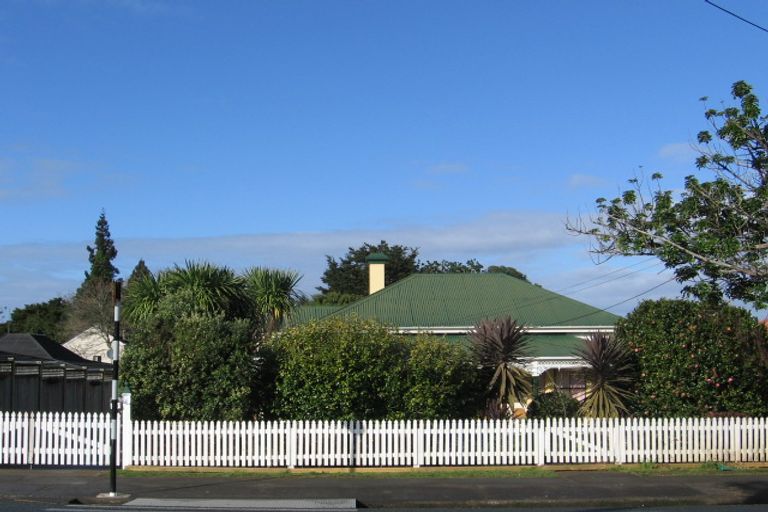 Photo of property in 19 Manse Street, Regent, Whangarei, 0112