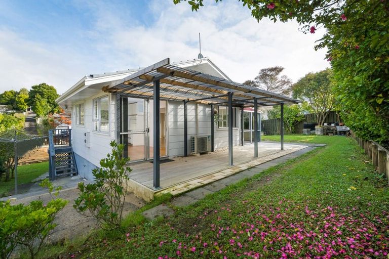 Photo of property in 24 Laurina Road, Sunnynook, Auckland, 0620