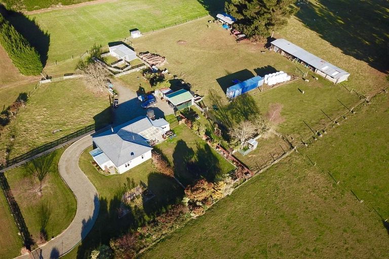 Photo of property in 64 Waihao Back Road, Waimate, 7979