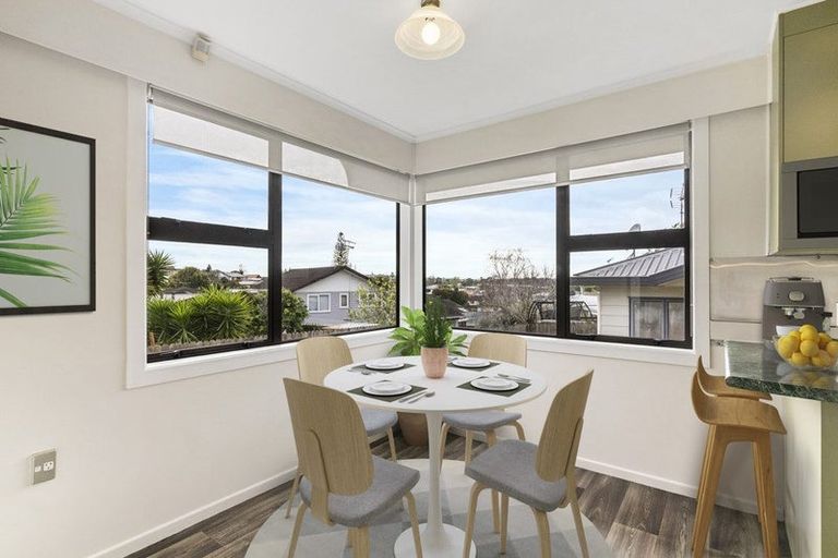 Photo of property in 120 Gossamer Drive, Pakuranga Heights, Auckland, 2010
