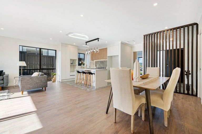 Photo of property in 6 Pineview Drive, Rosehill, Papakura, 2113