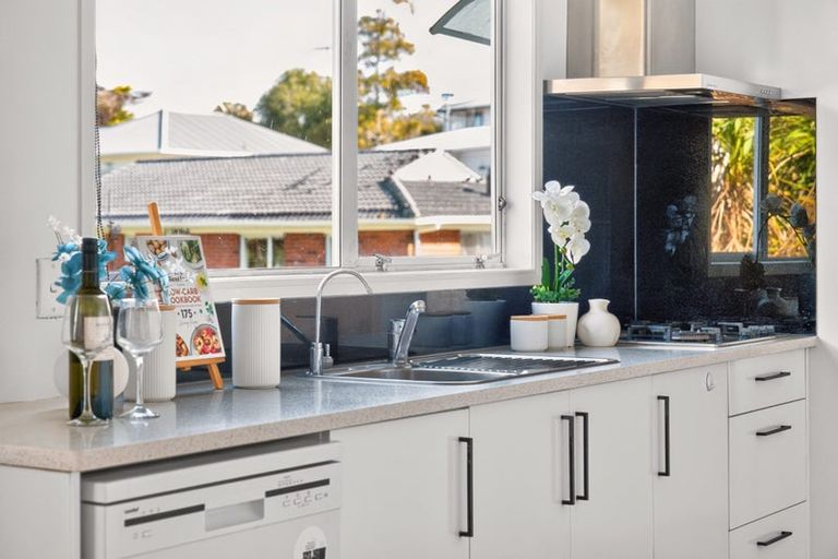Photo of property in 2/35a Woodglen Road, Glen Eden, Auckland, 0602