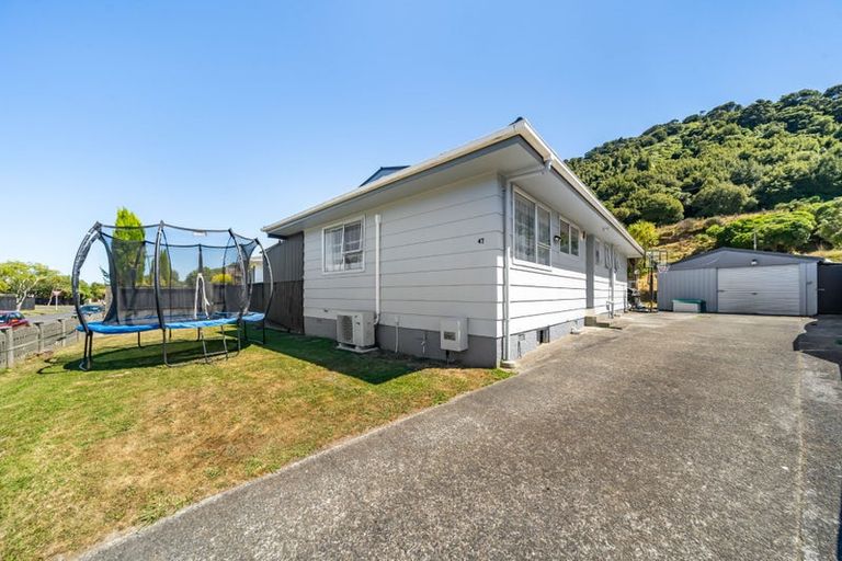 Photo of property in 47 Hartford Crescent, Totara Park, Upper Hutt, 5018