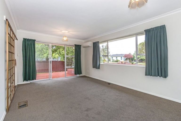 Photo of property in 23 Jenkins Avenue, Redwood, Christchurch, 8051