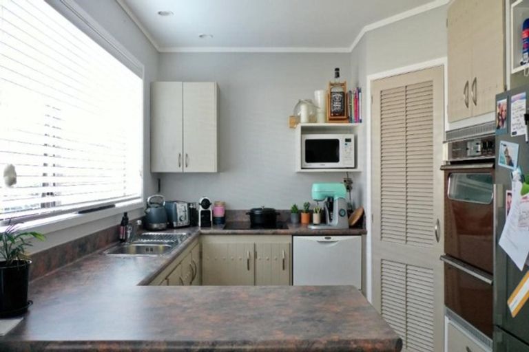 Photo of property in 2/51 Shakespeare Road, Milford, Auckland, 0620