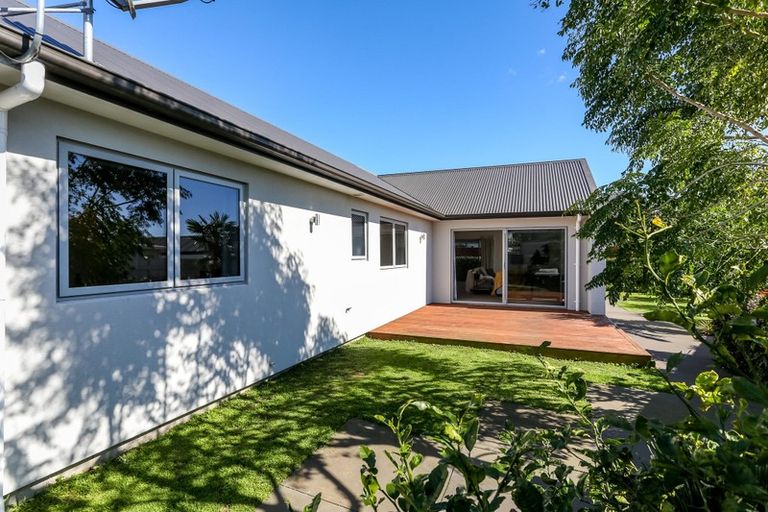 Photo of property in 2a Portland Drive, Highlands Park, New Plymouth, 4312