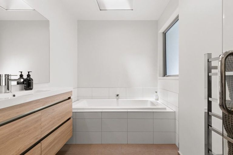 Photo of property in 22 Lochnagar Drive, Lake Hayes, Queenstown, 9304