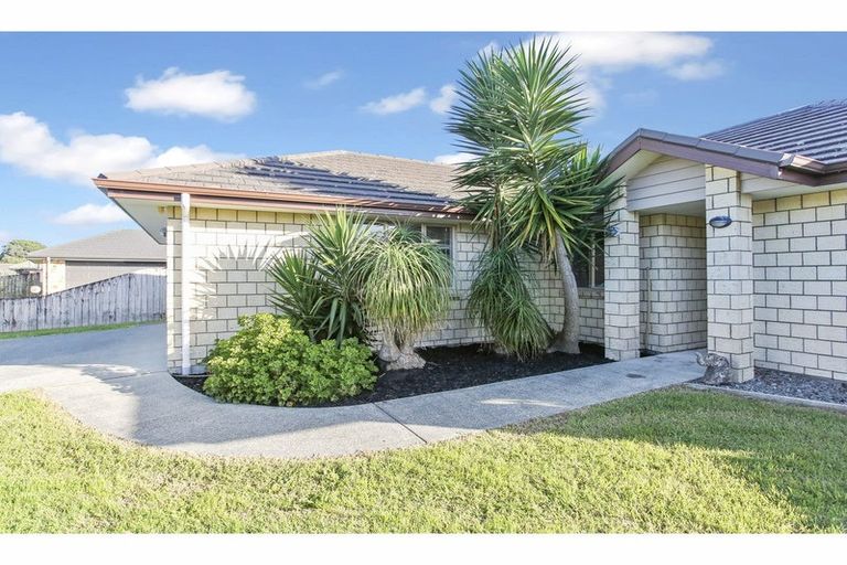 Photo of property in 24 Breaker Grove, Waiuku, 2123