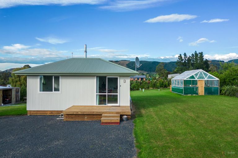 Photo of property in 17 Bakers Road, Waimate, 7978