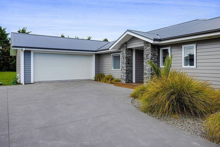 Photo of property in 7 Cross Street, Lepperton, New Plymouth, 4373