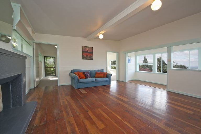 Photo of property in 15 Kauri Point Road, Laingholm, Auckland, 0604