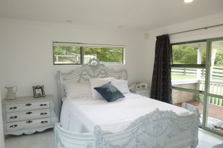 Photo of property in 83 Tawa Road, Kumeu, 0891