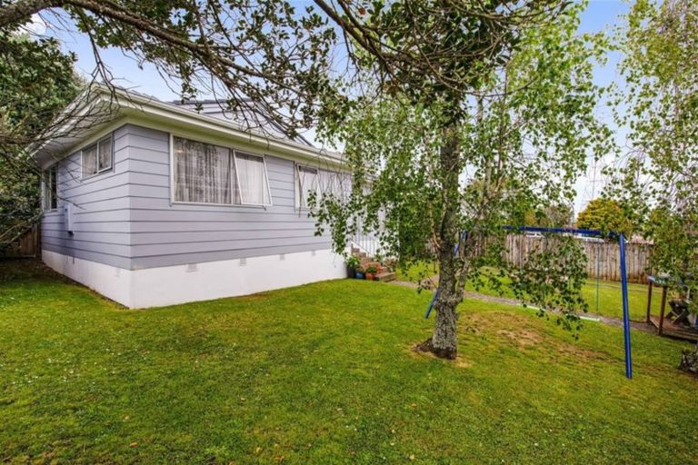 Photo of property in 6 Cherry Tree Place, Massey, Auckland, 0614