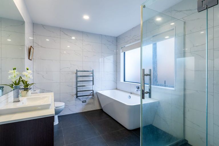 Photo of property in 11 Coastview Lane, Long Bay, Auckland, 0630