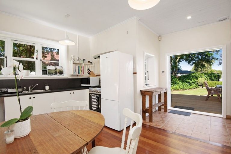 Photo of property in 76 Savage Crescent, West End, Palmerston North, 4412