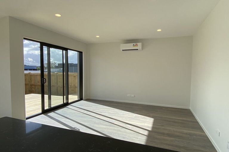 Photo of property in 117 Waekahu Road, Westgate, Auckland, 0814