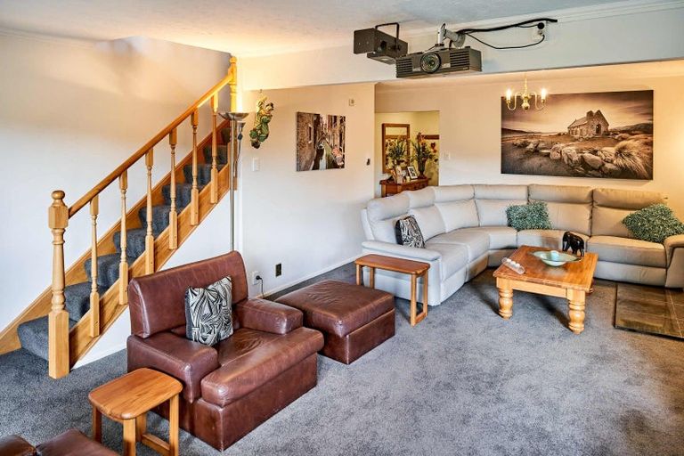 Photo of property in 18 Solander Place, Whitby, Porirua, 5024