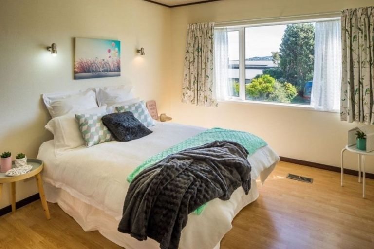 Photo of property in 10 Compass Way, Whitby, Porirua, 5024