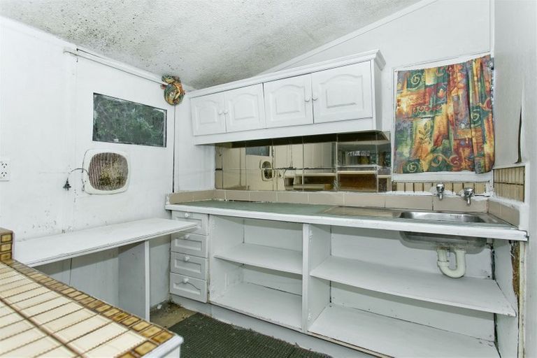 Photo of property in 72 Chivalry Road, Glenfield, Auckland, 0629