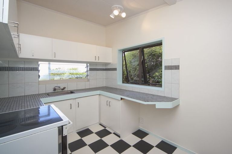 Photo of property in 15 Kauri Point Road, Laingholm, Auckland, 0604