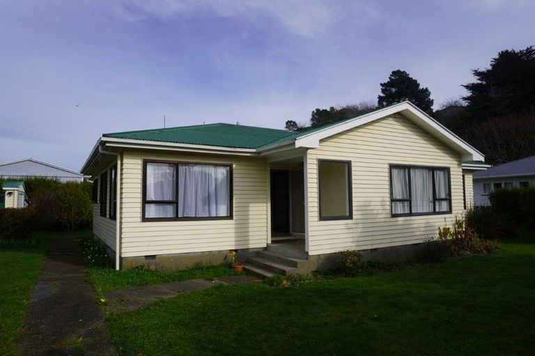 Photo of property in 4 Mclellan Street, Tawa, Wellington, 5028
