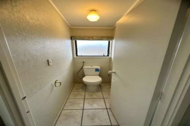 Photo of property in 10 Jillteresa Crescent, Half Moon Bay, Auckland, 2012