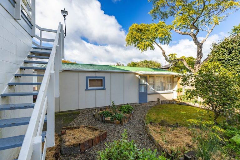 Photo of property in 5 Price Street, Westown, New Plymouth, 4310