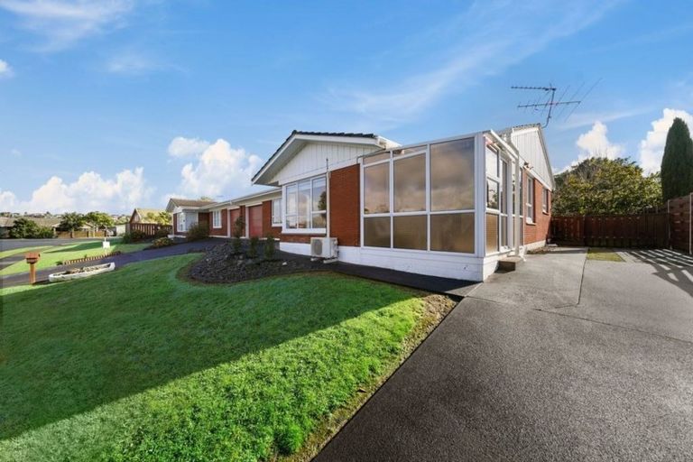 Photo of property in 2a Kurnell Drive, Botany Downs, Auckland, 2010