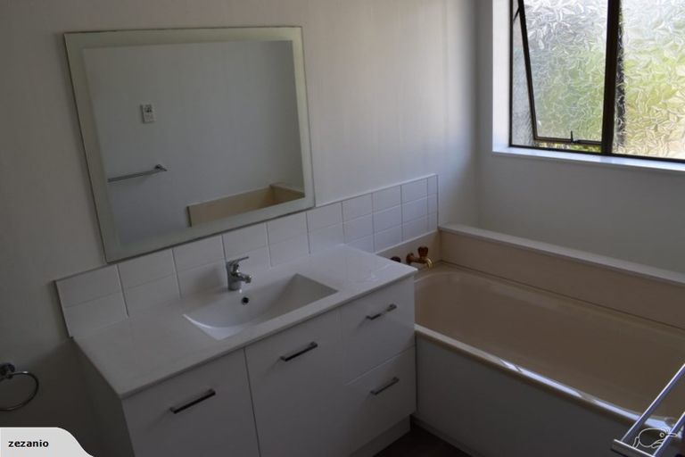 Photo of property in 47a Whites Line West, Woburn, Lower Hutt, 5010