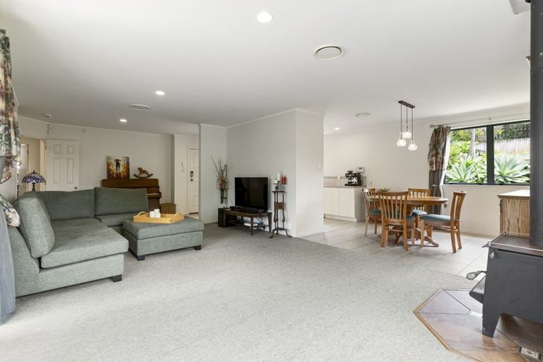 Photo of property in 16 Landsdale Place, Massey, Auckland, 0614