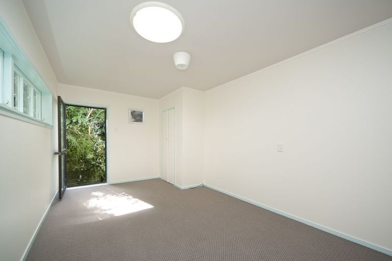 Photo of property in 15 Kauri Point Road, Laingholm, Auckland, 0604