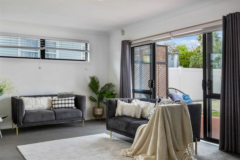 Photo of property in 49 Minaret Drive, Bucklands Beach, Auckland, 2014