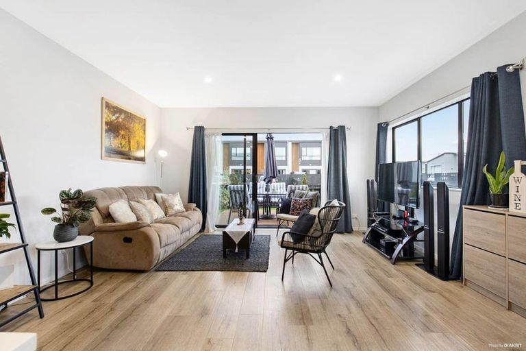 Photo of property in 2 Beardmore Lane, Papakura, 2110