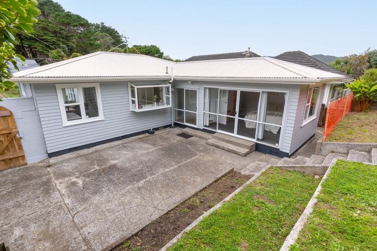 Photo of property in 127 Parkvale Road, Karori, Wellington, 6012