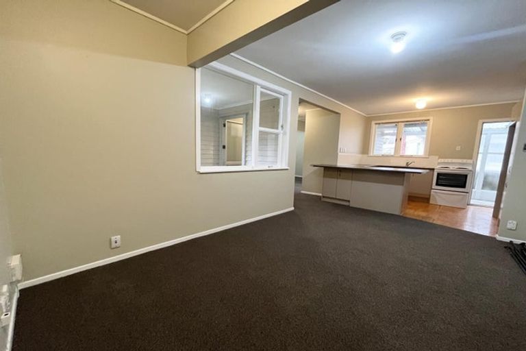 Photo of property in 42 Cobham Crescent, Kelston, Auckland, 0602