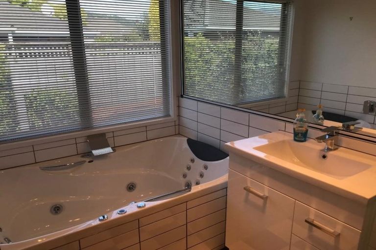 Photo of property in 32 Comeskey Grove, Elderslea, Upper Hutt, 5018