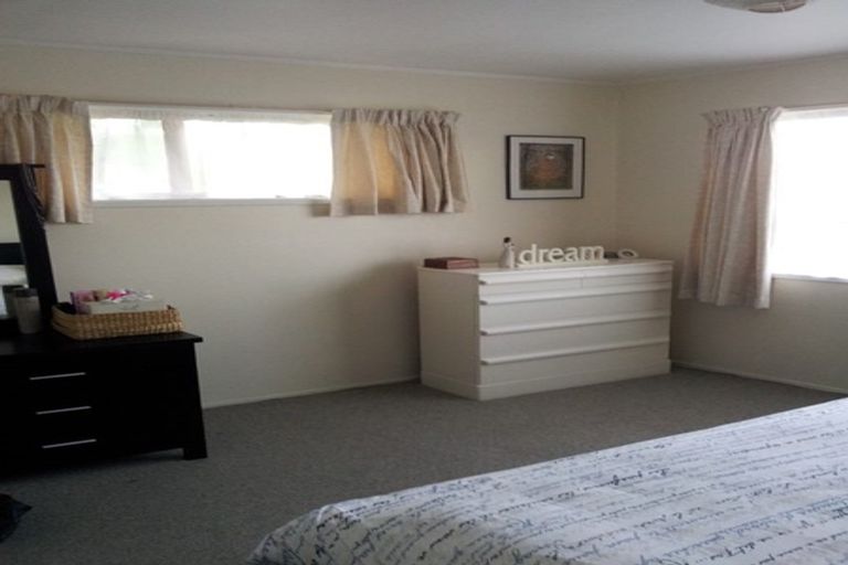 Photo of property in 1/28 Prince Regent Drive, Half Moon Bay, Auckland, 2012