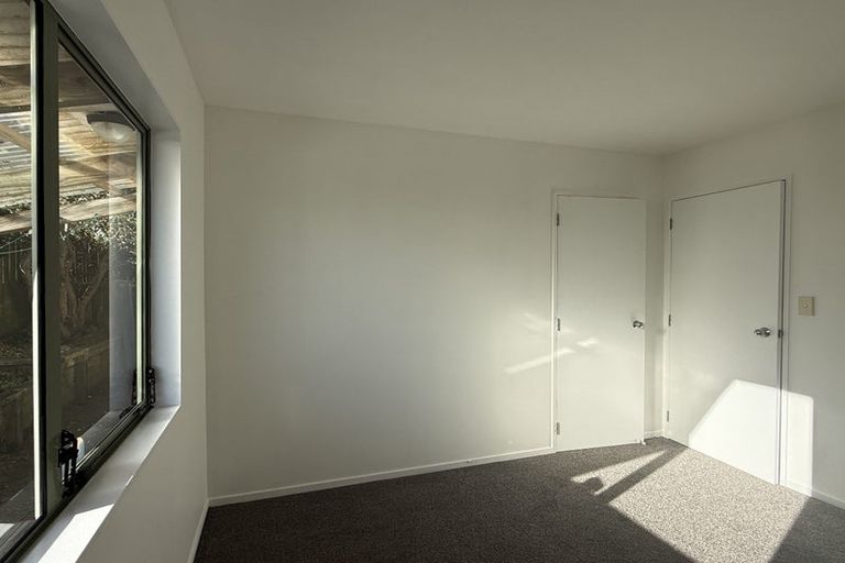 Photo of property in 2/4 Stanley Road, Glenfield, Auckland, 0629