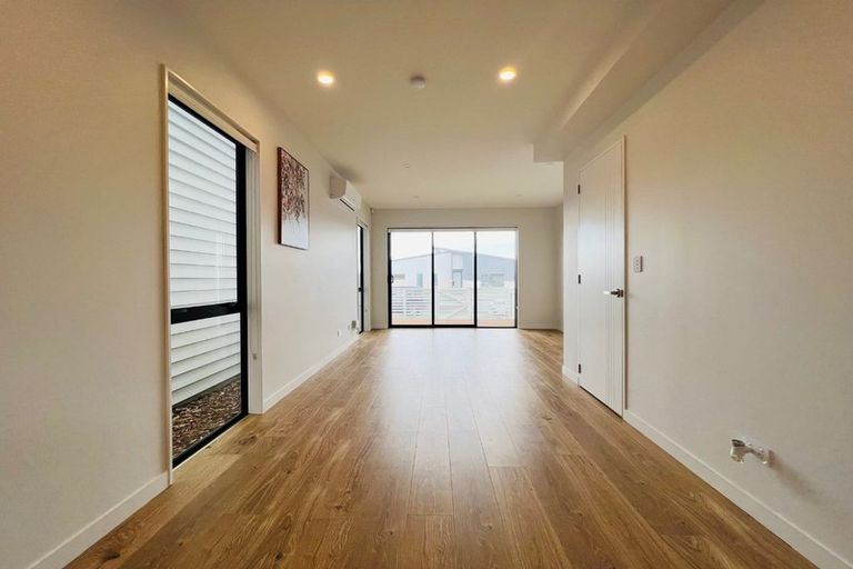 Photo of property in 18 Parahau Road, Papakura, 2110