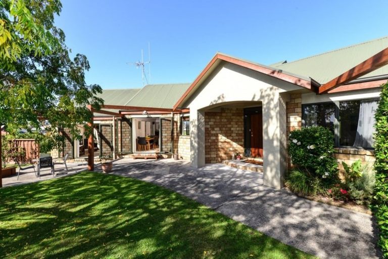 Photo of property in 1 Limousin Place, Grandview Heights, Hamilton, 3200