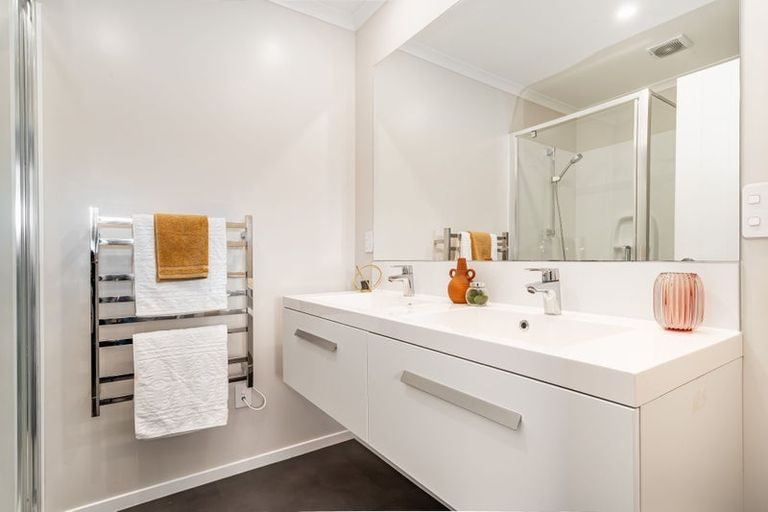 Photo of property in 5 Koreke Close, Kenepuru, Porirua, 5022