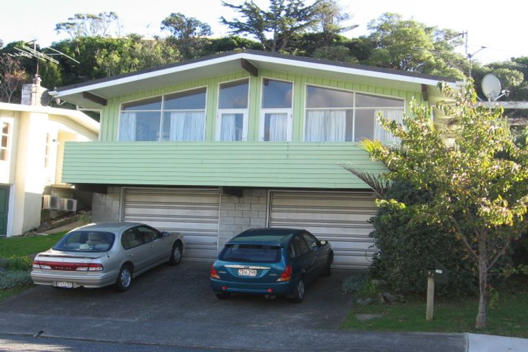 Photo of property in 25 Churton Drive, Churton Park, Wellington, 6037