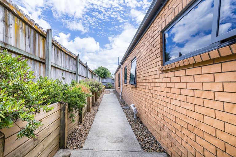 Photo of property in 22 Pyrite Street, Westgate, Auckland, 0614