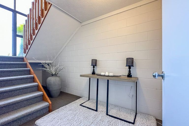 Photo of property in 2/51 Nigel Road, Browns Bay, Auckland, 0630