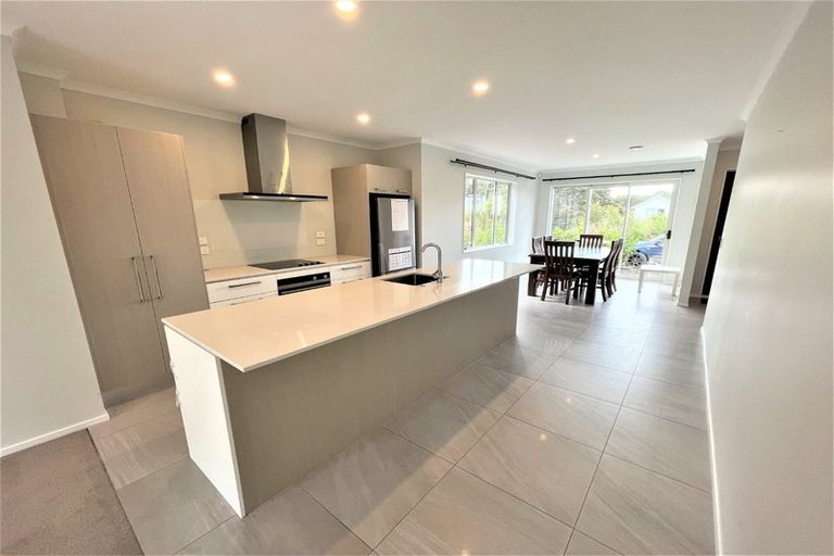 Photo of property in 15 Purei Lane, Massey, Auckland, 0614
