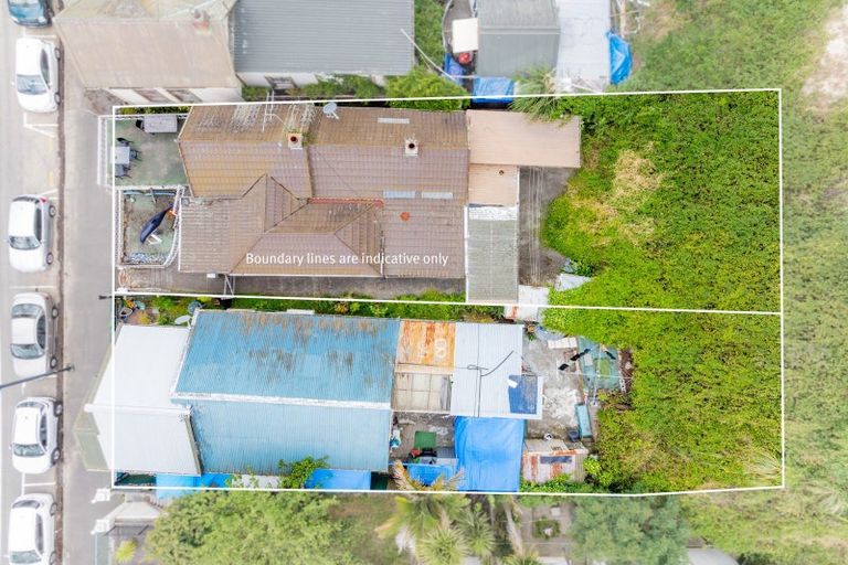 Photo of property in 33 Marine Parade, Bluff Hill, Napier, 4110