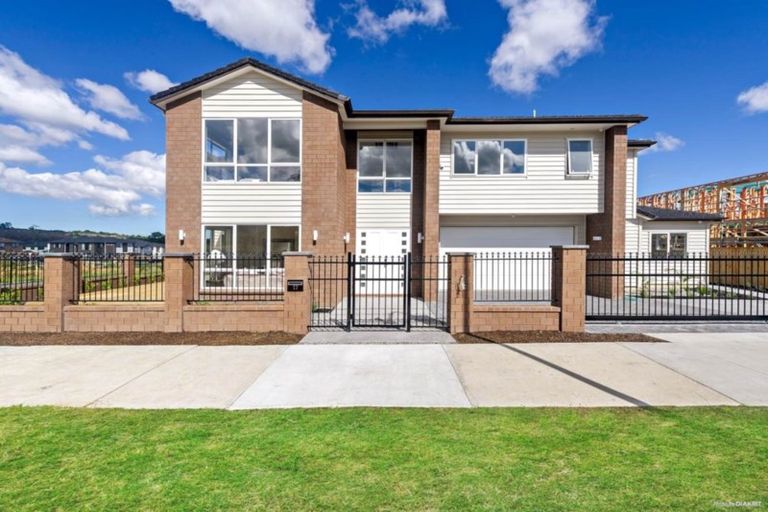 Photo of property in 15 Hariata Street, Otaki, 5512