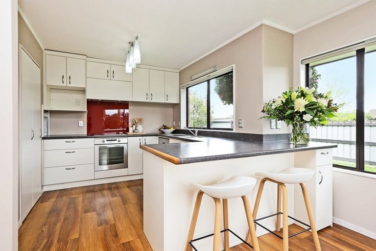 Photo of property in 2 Alley Place, Taradale, Napier, 4112